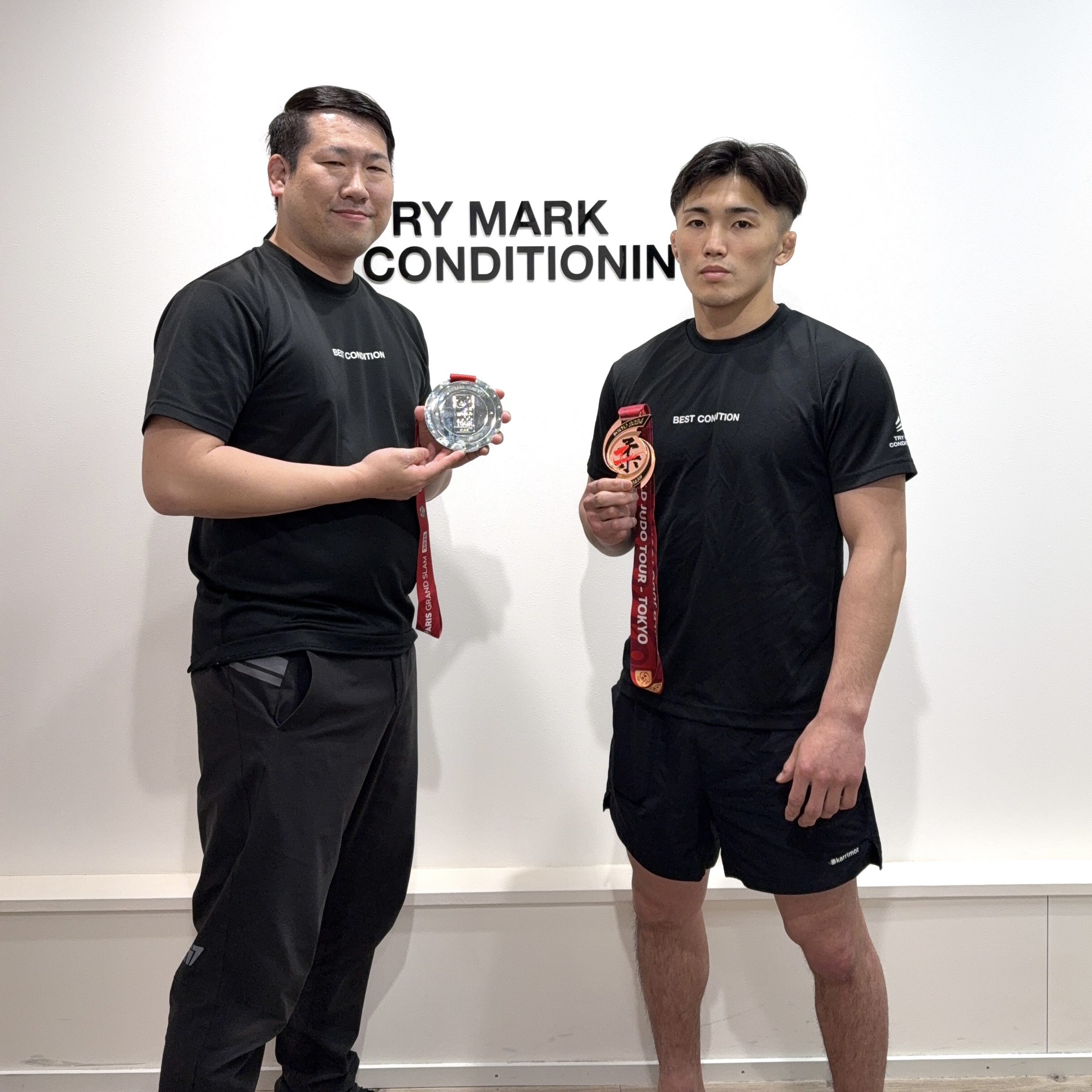 スポーツトレーナー活動 関本賢太選手 グランドスラム・パリ 銀メダル受賞 記念写真 TRY MARK CONDITIONING帯同