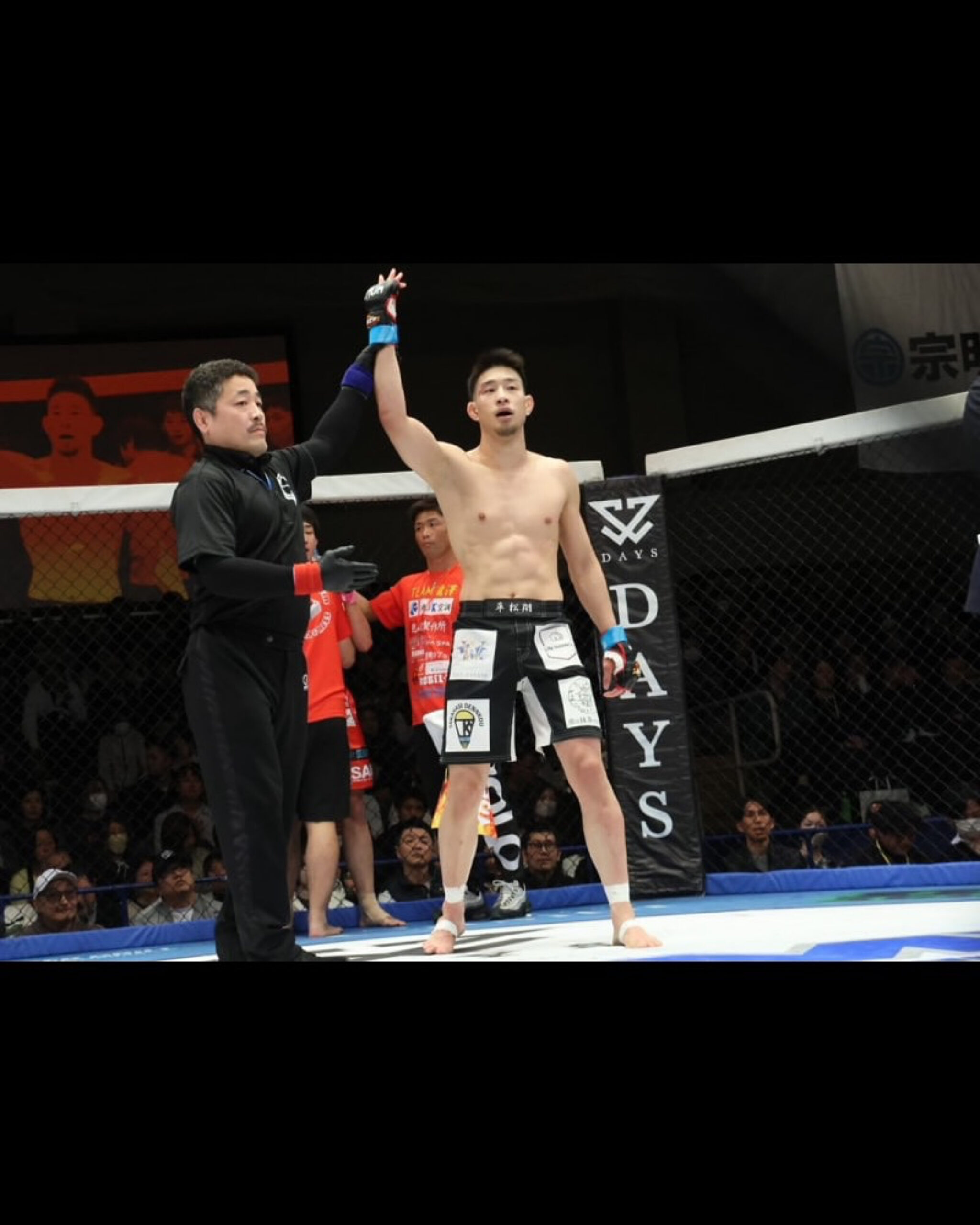 スポーツトレーナー活動 MMA総合格闘技 DEEP 124 IMPACTで1ラウンドKO勝利を収めた平松翔選手の記念ショット(TMCコンディショニングサポート)