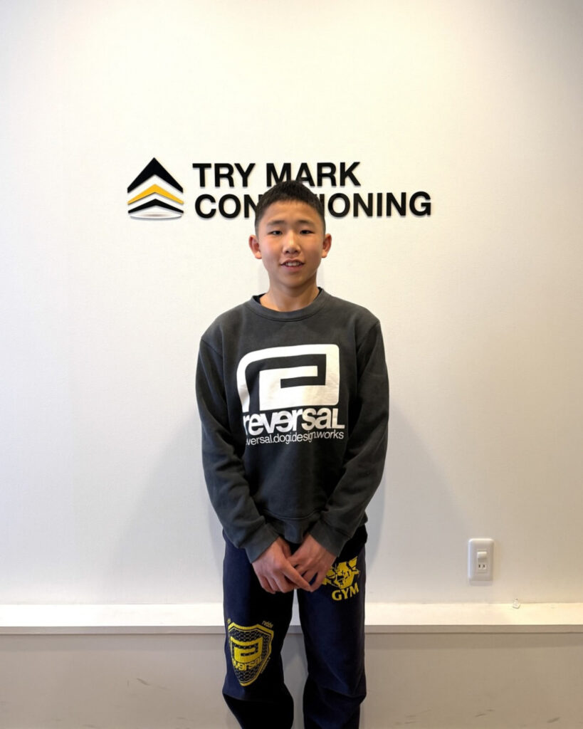 全国中学生レスリング選手権大会で準優勝を果たした佐藤那都選手の記念ショット（TRY MARK CONDITIONINGサポート）