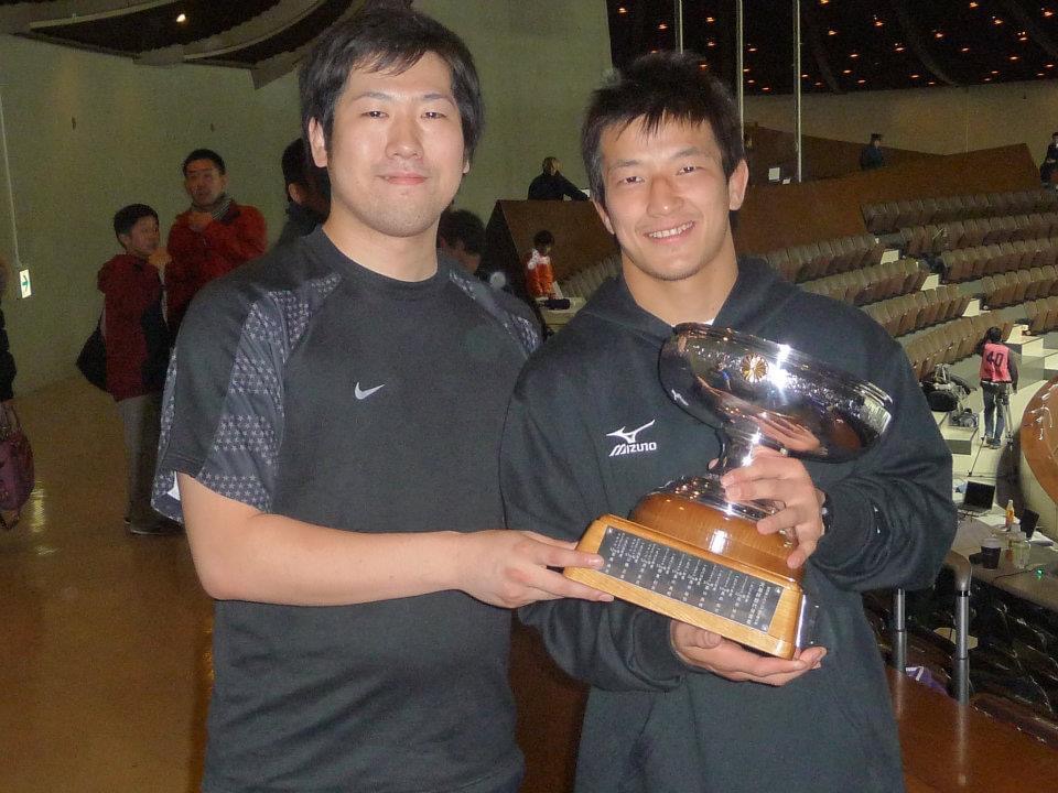 スポーツトレーナー活動 2010レスリング全日本選手権大会優勝&天皇杯受賞 松本隆太郎選手と記念写真