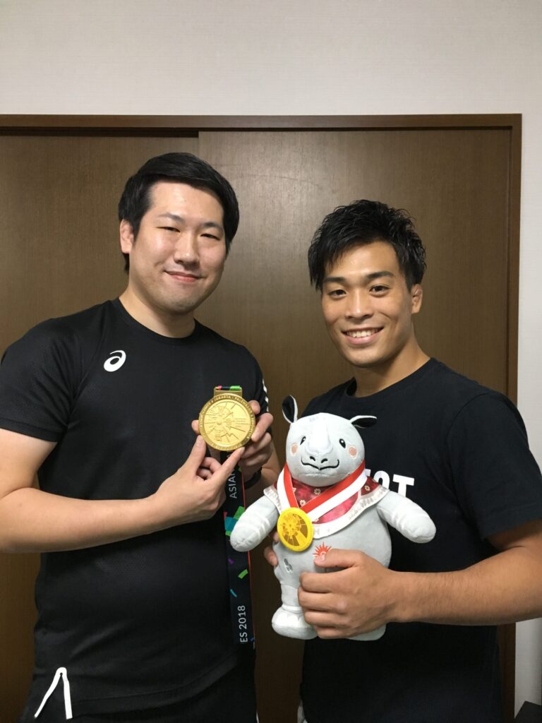 スポーツトレーナー活動 2018レスリング アジア大会金メダリスト 太田忍選手と記念写真