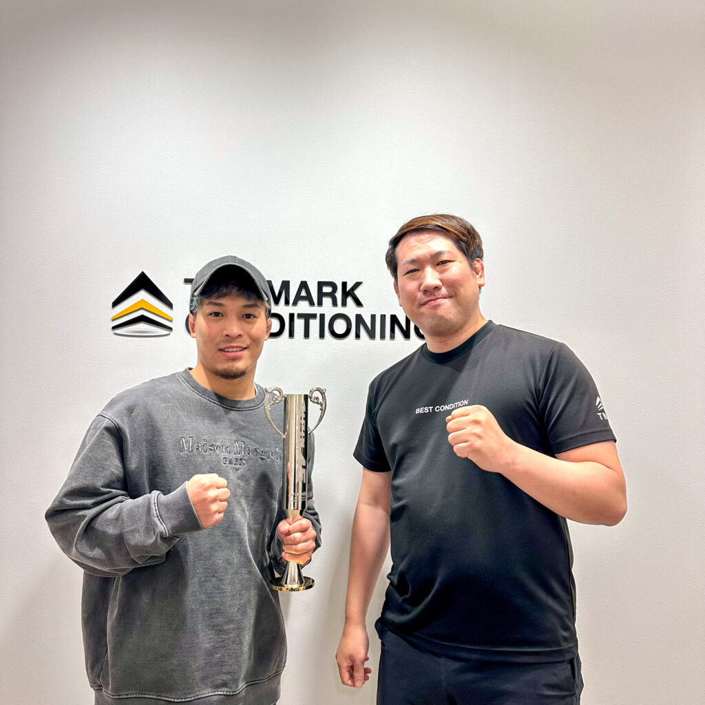 スポーツトレーナー活動 2023RIZIN45 太田忍選手と勝利後の記念写真(2024)