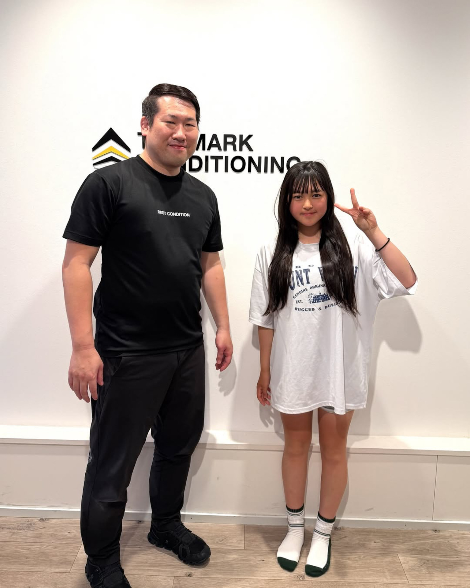 スポーツトレーナー活動 女子ゴルフ・稲葉晴選手(中学2年生)との記念写真|TRY MARK CONDITIONING