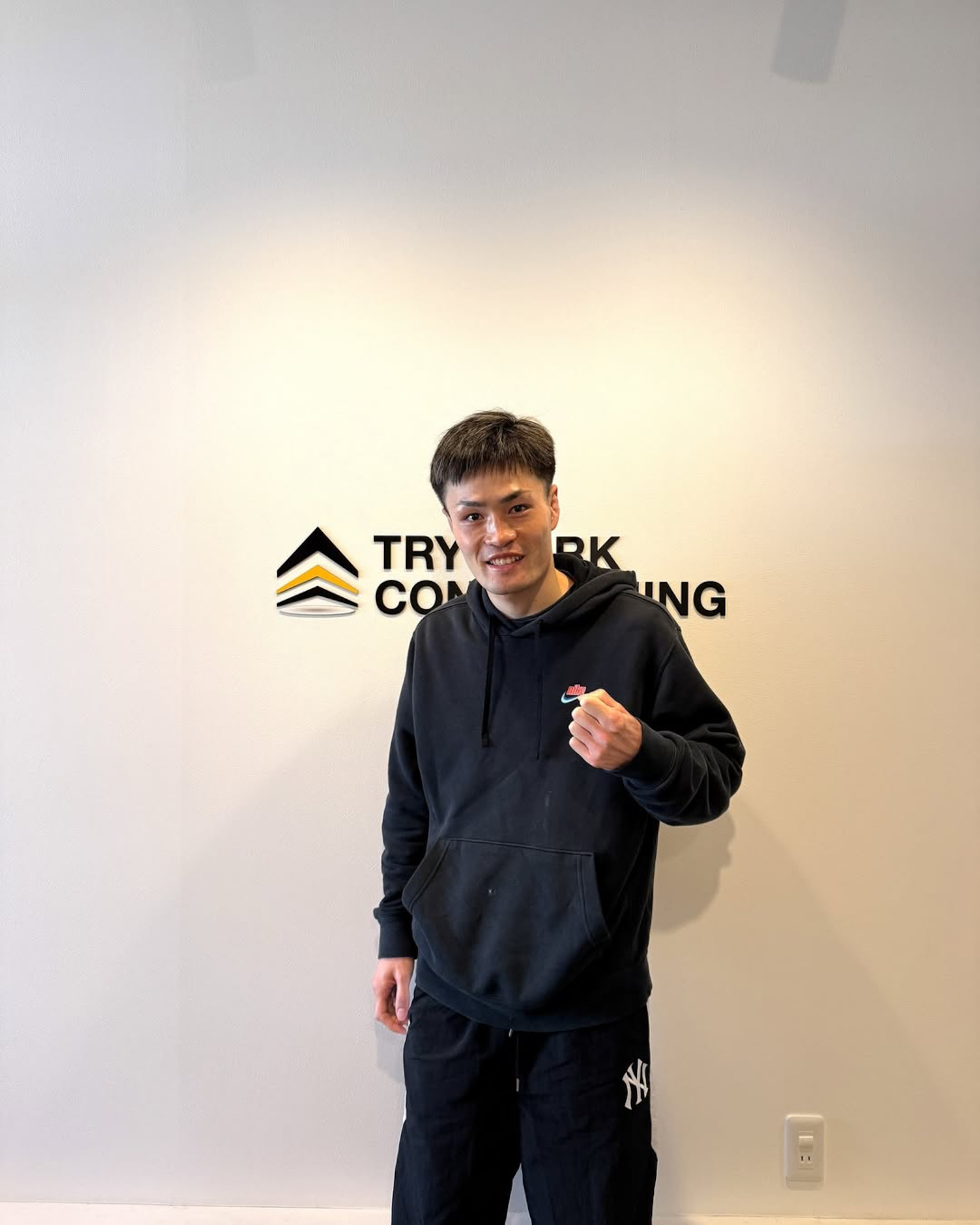 スポーツトレーナー活動 プロボクサー・村上雄大選手の記念写真