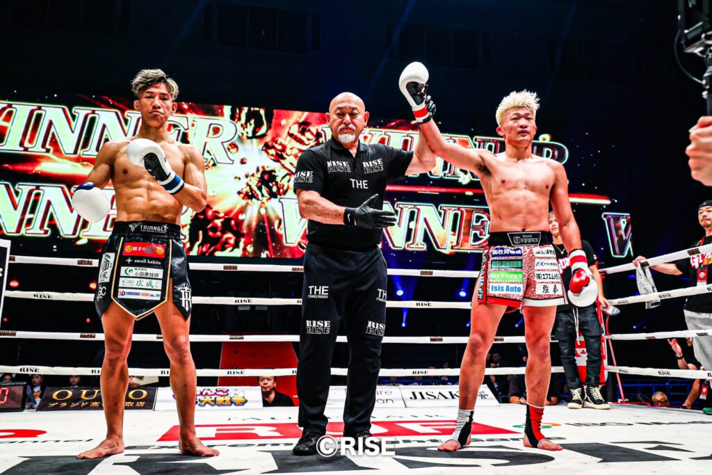 RISE WORLD SERIES 2025で判定勝利を収めたGAMP選手の試合後の勝利シーン