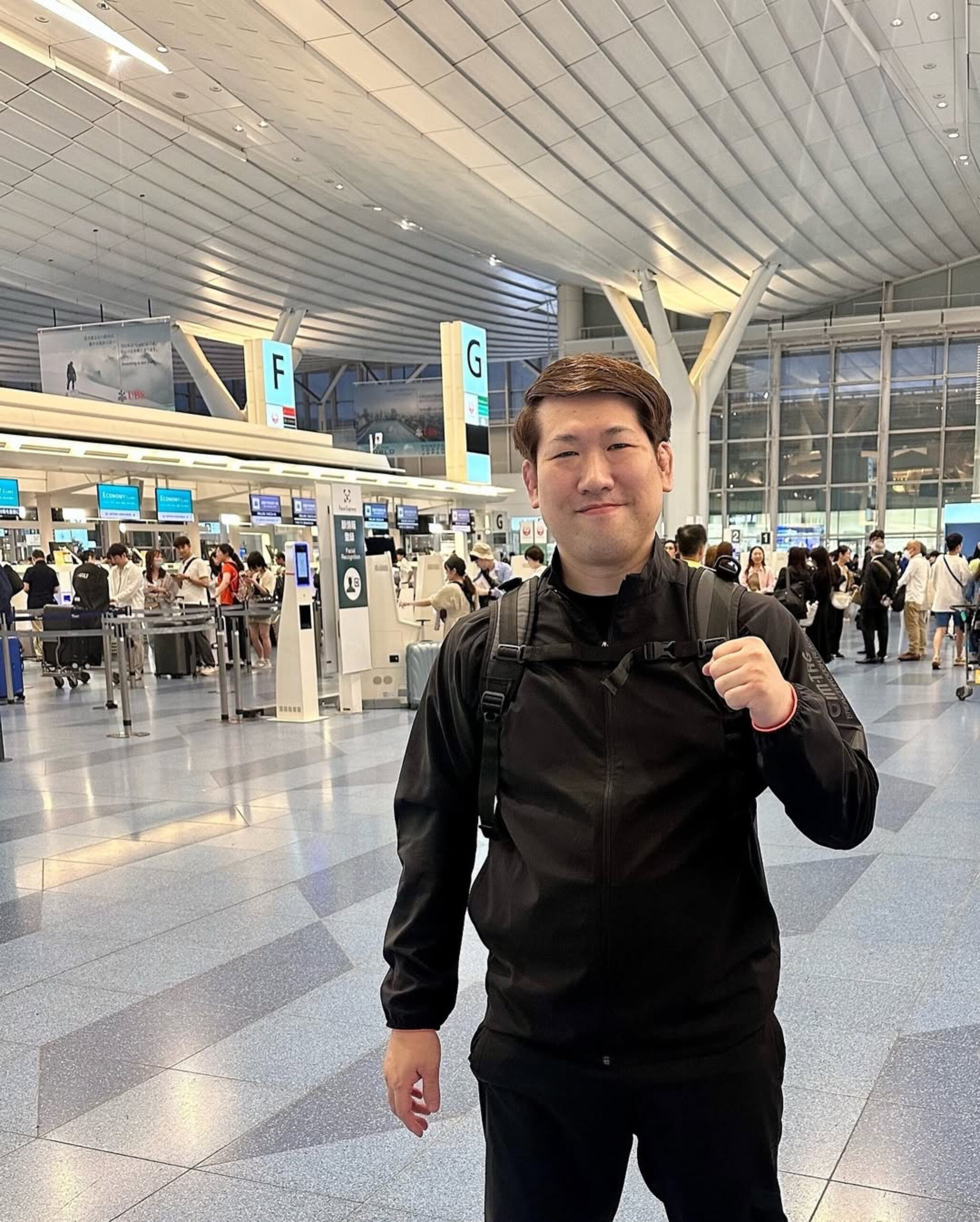 太田忍選手のBELLATOR帯同サポートへ向けて、羽田空港から出発するトレーナー加藤