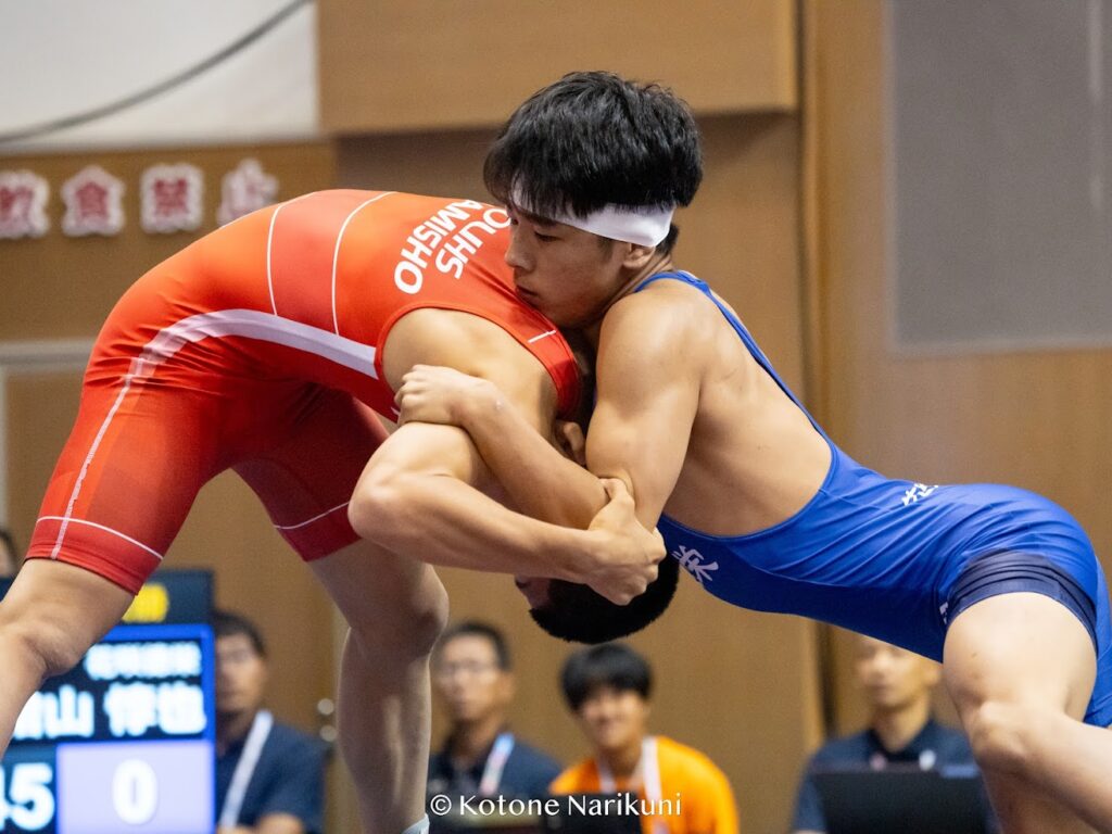 レスリングで相手を組み伏せる檜山惇也選手