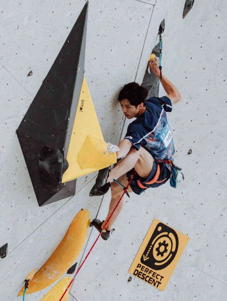 ダイナミックにムーブする村下善乙選手の競技シーン