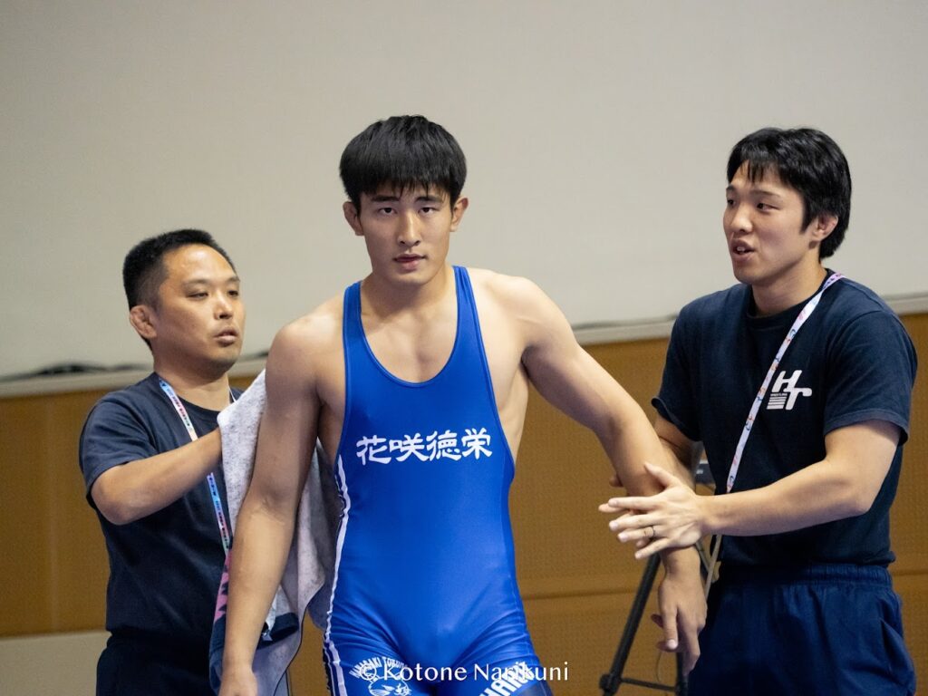 団体戦サポートを受ける中納京介選手の様子