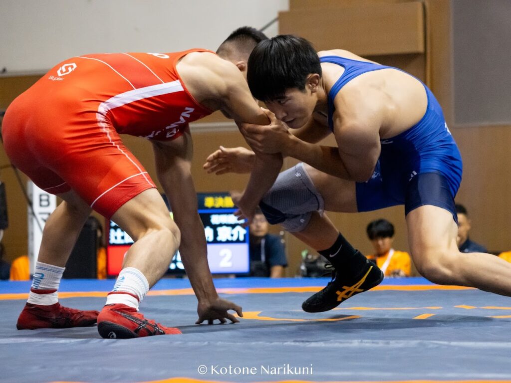 タックルを仕掛ける中納京介選手の攻防