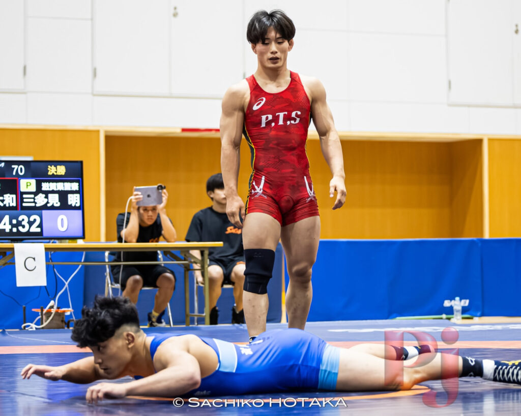 GR72kg級で優勝を決めた萩原大和選手が立ち上がる瞬間(全日本社会人選手権)